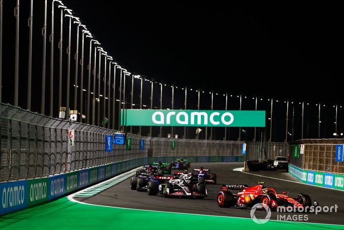 Oliver Bearman, Ferrari SF-24, Kevin Magnussen, Haas VF-24, Alex Albon, Williams FW46