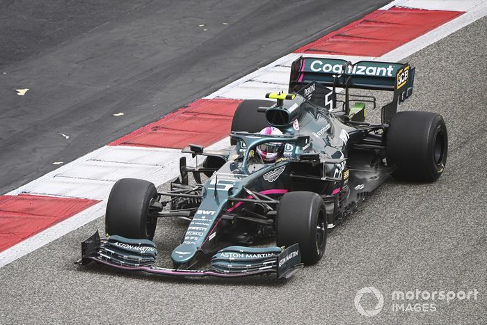 20. Sebastian Vettel, Aston Martin AMR21: 117 vueltas (633,204 km)