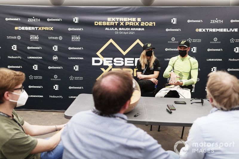 Mikaela Ahlin-Kottulinsky, JBXE Extreme-E Team y Jenson Button, JBXE Extreme-E Team, hablan ante los medios