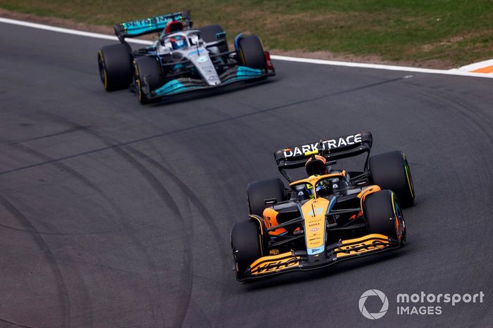 Lando Norris, McLaren MCL36, George Russell, Mercedes W13