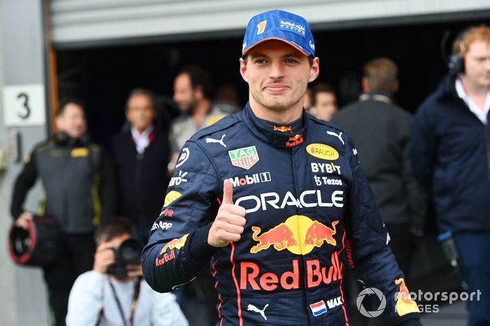 El hombre de la pole, Max Verstappen, de Red Bull Racing, en el Parc Ferme