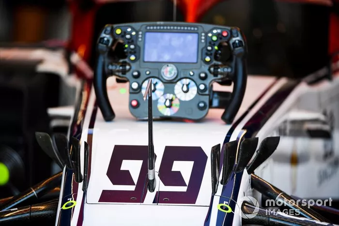 El volante del coche de Antonio Giovinazzi, Alfa Romeo Racing C38
