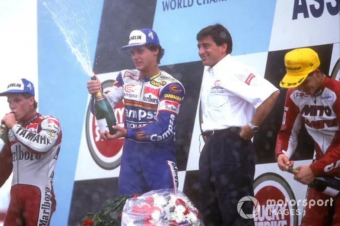 Alex Criville con champán francés en 1992