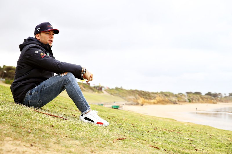 Pierre Gasly, Red Bull Racing se prepara para ir a surfear