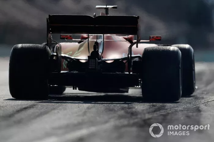 Sebastian Vettel, Ferrari SF90, con la vernice aerodinamica sul cofano motore
