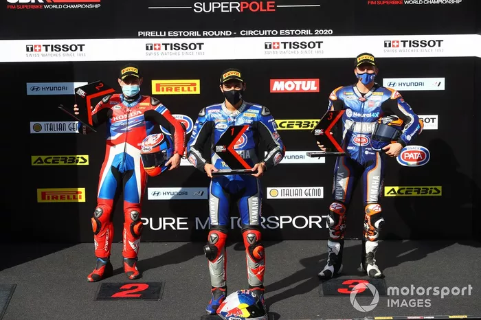 Los tres primeros en la clasificación: Leon Haslam, Team HRC, Toprak Razgatlioglu, Pata Yamaha, Garrett Gerloff, GRT Yamaha