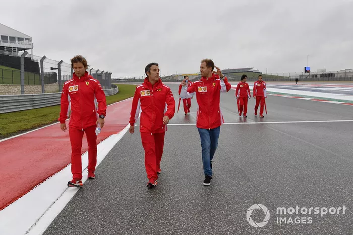 Sebastian Vettel, Ferrari camina por el circuito
