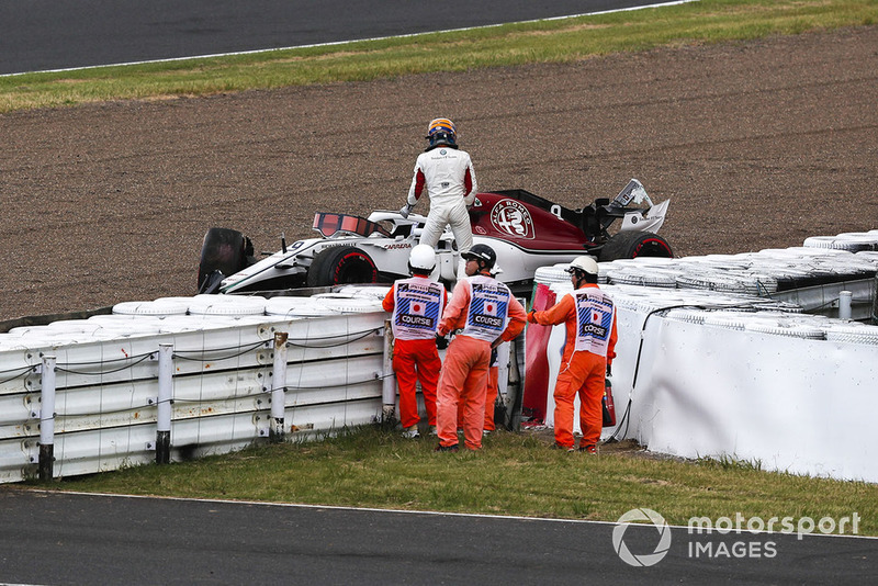 Marcus Ericsson, Sauber after crashing in Q1
