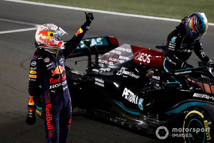 Max Verstappen, Red Bull Racing, y Lewis Hamilton, Mercedes