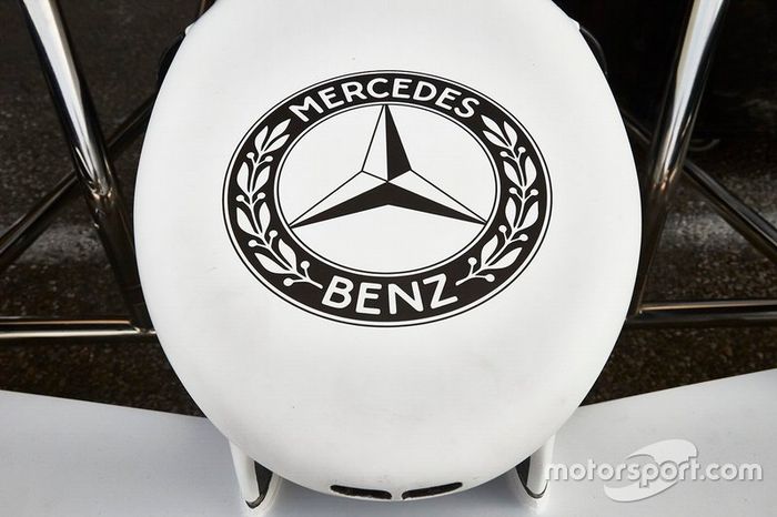 Detalle del alerón delantero del Mercedes AMG F1 W10