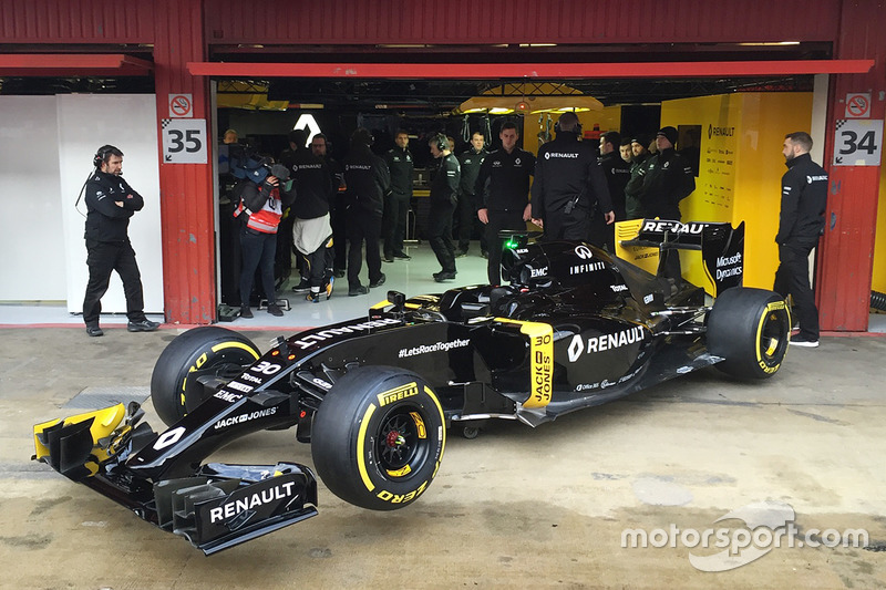 Renault Sport F1 Team RS16 roll out