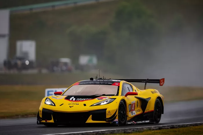 #4 Corvette Racing by Pratt Miller Motorsports Corvette Z06 GT3.R: Tommy Milner, Nicky Catsburg, Andrea Caldarelli