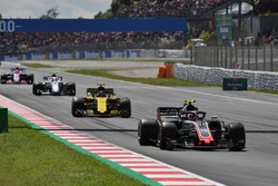 Kevin Magnussen, Haas F1 Team VF-18 at the start of the race