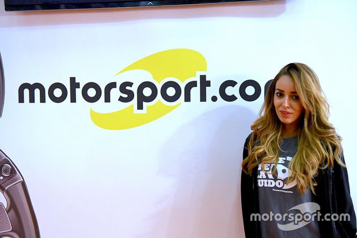 Las chicas en el Salón del Automóvil de Bolonia 2017