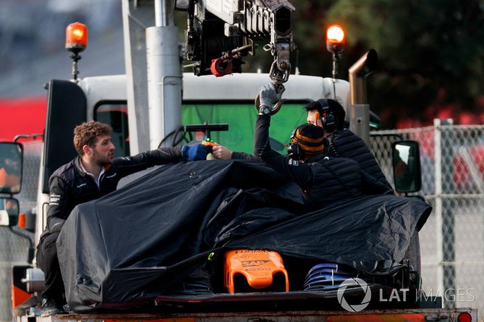 McLaren MCL33 de Fernando Alonso es removido
