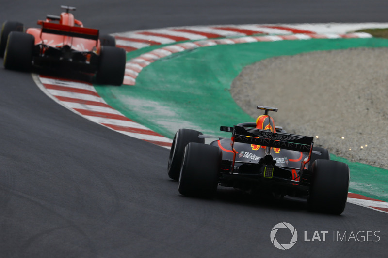 Себастьян Феттель, Ferrari SF71H, и Макс Ферстаппен, Red Bull Racing RB14