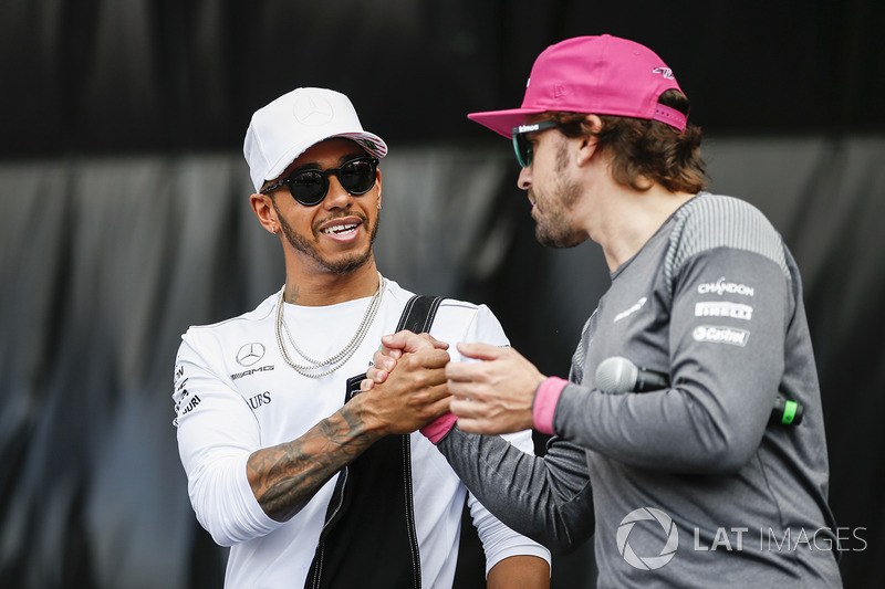 Lewis Hamilton, Mercedes AMG F1, Fernando Alonso, McLaren, F1 Sahnesinde