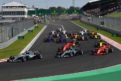 Lewis Hamilton, Mercedes-AMG F1 W09 leads Valtteri Bottas, Mercedes-AMG F1 W09 at the start of the race