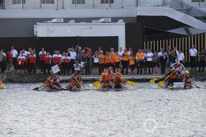 La carrera de balsas