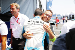 Sébastien Buemi, Renault e.Dams, festeggia con il suo team dopo aver conquistato la Pole Position