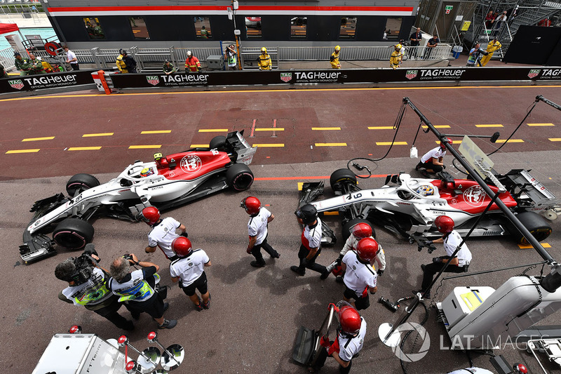 Charles Leclerc, Sauber C37 and Marcus Ericsson, Sauber C37