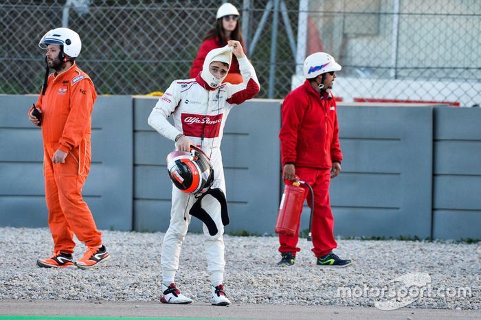 Charles Leclerc, Alfa Romeo Sauber C37 en la grava