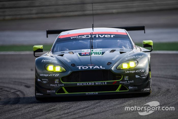 El Aston Martin #95 de Marco Sorensen y Nicki Thiim