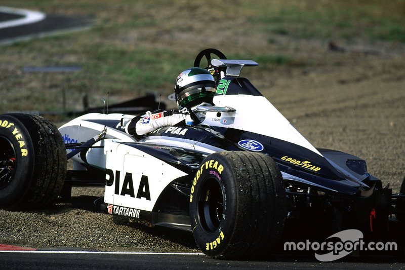 Toranosuke Takagi, Tyrell clims out of his car