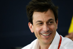 Toto Wolff, Mercedes GP Executive Director, tijdens de persconferentie
