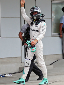 Nico Rosberg, Mercedes AMG F1 celebra la pole position en parc ferme