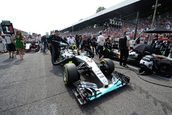Lewis Hamilton, Mercedes AMG F1 W07 Hybrid on the grid