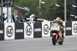 Il vincitore della gara Cal Crutchlow, Team LCR Honda