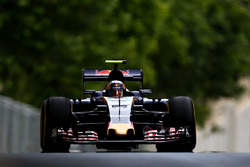 Карлос Сайнс-молодший, Scuderia Toro Rosso STR11