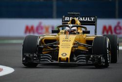 Kevin Magnussen, Renault Sport F1 Team RS16 con la cubierta de la cabina de Halo