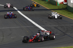 Romain Grosjean, Haas F1 Team, VF-17; Felipe Massa, Williams, FW40; Carlos Sainz Jr., Scuderia Toro