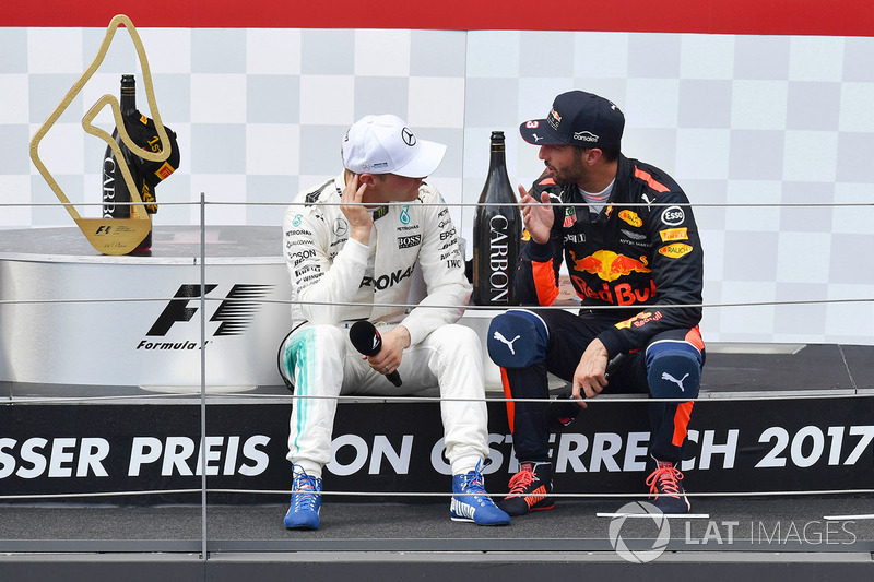 Подіум: переможець гонки гонки Валттері Боттас, Mercedes AMG F1, третє місце Даніель Ріккардо, Red Bull Racing