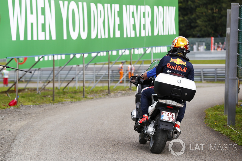 Verstappen, de nuevo castigado por Renault