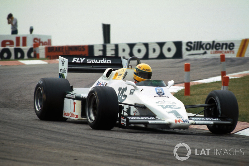 Ayrton Senna prueba el Williams FW08C por primera vez