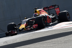 Max Verstappen, Red Bull Racing, testet Pirelli-Reifen für 2017