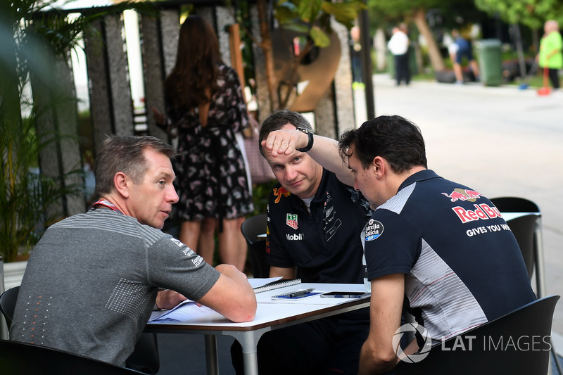 Paul Monaghan, Red Bull Racing Chief Engineer and James Key, Scuderia Toro Rosso Technical Director