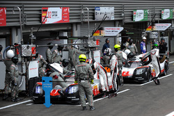 #1 Porsche Team Porsche 919 Hybrid: Neel Jani, Andre Lotterer, Nick Tandy, #2 Porsche Team Porsche 919 Hybrid: Timo Bernhard, Earl Bamber, Brendon Hartley