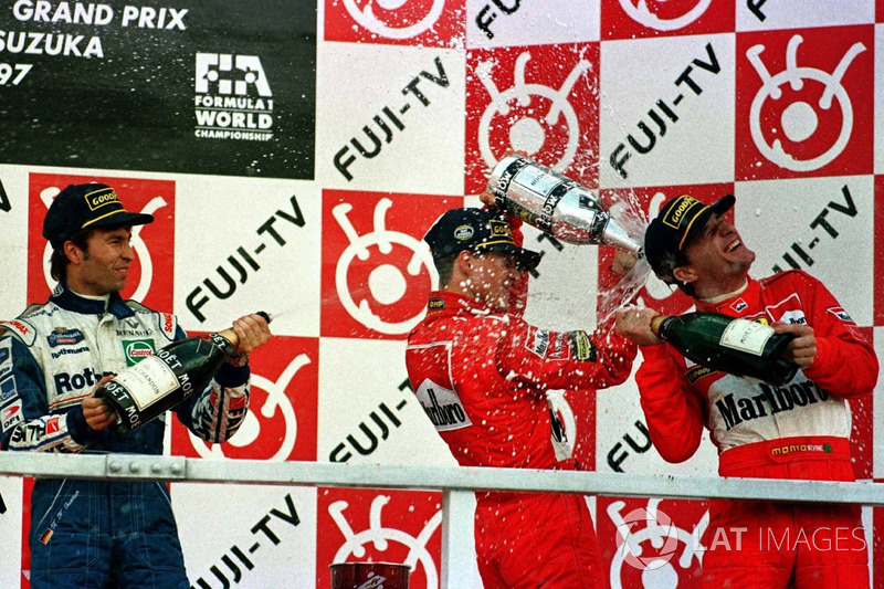 Podium : vainqueur Michael Schumacher, Ferrari, deuxième place Heinz-Harald Frentzen, Williams Renault, troisième place Eddie Irvine, Ferrari