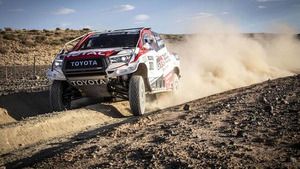 Alonso, al volante del Toyota Hilux del Dakar - Jornada 2