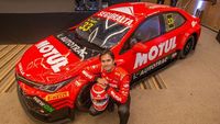 Nelsinho Piquet apresenta carro para temporada 2022