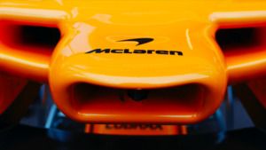 El precipitado debut de Pedro de la Rosa y Stoffel Vandoorne con McLaren