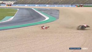 WorldSBK Imola: Caída de Michael Ruben Rinaldi