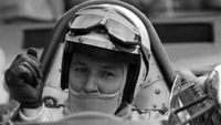 John Surtees, el único campeón de la historia a dos y cuatro ruedas