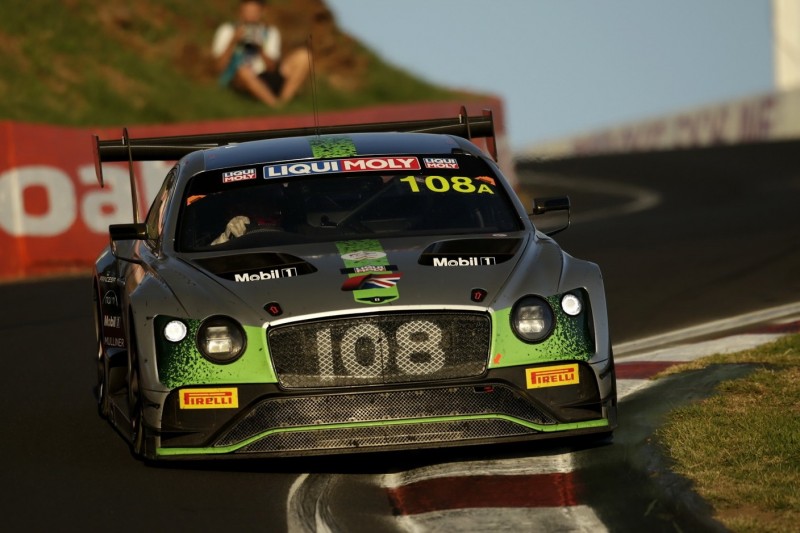 Bentley-Pilot Soucek verwechselt zweimal Pitlimiter mit Notaus-Knopf