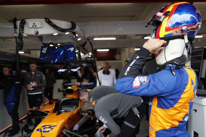 Feuer in der McLaren-Box: Drei Teammitglieder von Ärzten behandelt