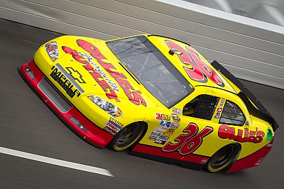 Dave Blaney races into the Daytona 500